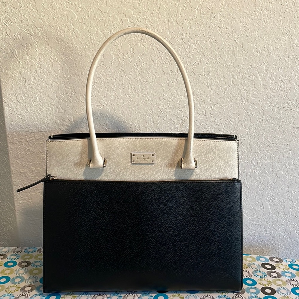 Black and white Kate Spade purse (lightly worn)